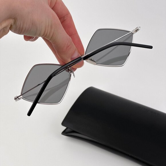 Saint Laurent SL302LISA 010 Geometric Sunglasses Silver Frame Silver Flash Mirro main image 10